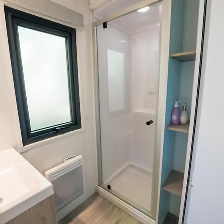 Mobil-home 2 Avec Terrasse Et Salon De Jardin - Api-1-52-448 *