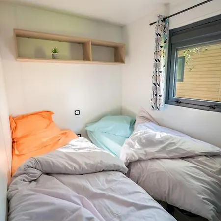 Mobil-home 2 Avec Terrasse Et Salon De Jardin - Api-1-52-448 Camping