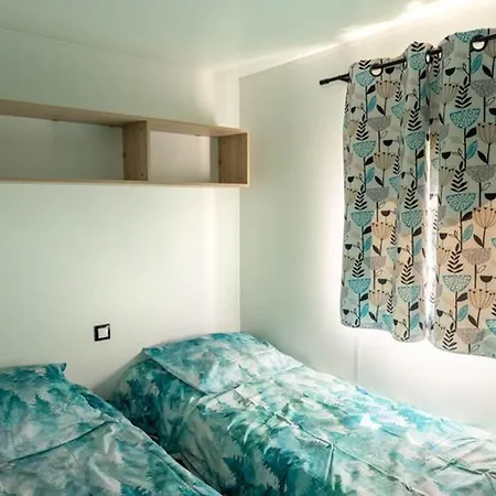 אתר קמפינג Mobil-home 2 Avec Terrasse Et Salon De Jardin - Api-1-52-448