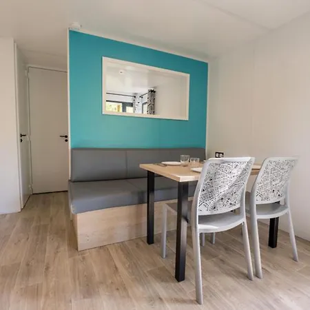 Mobil-home 2 Avec Terrasse Et Salon De Jardin - Api-1-52-448 *