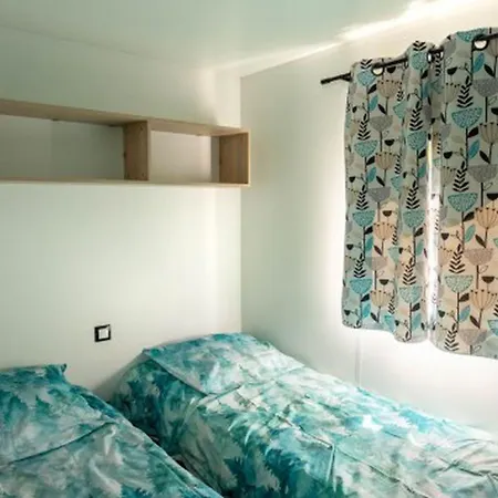 Mobil-home 2 Avec Terrasse Et Salon De Jardin - Api-1-52-448