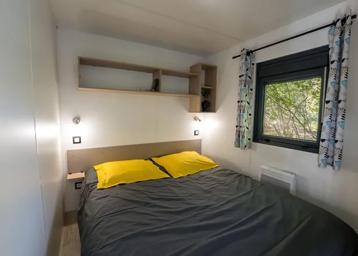 Кемпинг Mobil-home 2 Avec Terrasse Et Salon De Jardin - Api-1-52-448 *