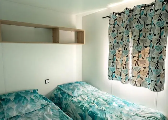 Кемпинг Mobil-home 2 Avec Terrasse Et Salon De Jardin - Api-1-52-448